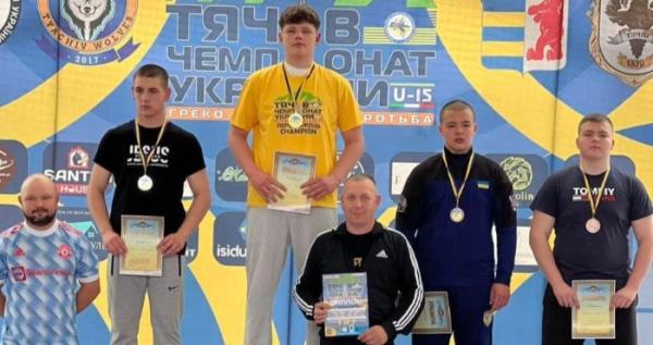 Золото й два срібла здобули борці Рівненської області на чемпіонаті України U-15