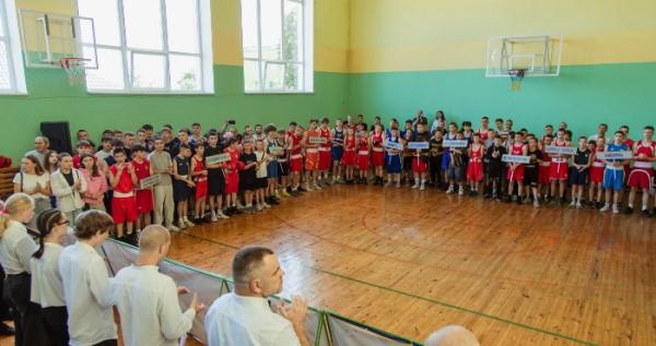 140 юніорів та юніорок, юнаків та дівчат зібралися у Володимирі на чемпіонат області з боксу