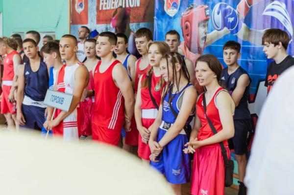 140 юніорів та юніорок, юнаків та дівчат зібралися у Володимирі на чемпіонат області з боксу2