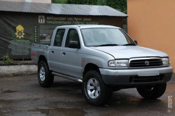 Автомобіль для фронту: працівники Служби судової охорони передали авто рівненським нацгвардійцям Автомобіль для фронту: працівники Служби судової охорони передали авто рівненським нацгвардійцям