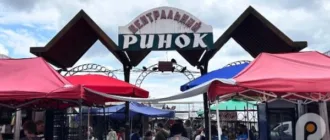 Чорниця по 150, черешня по 70: які ціни на сезонні фрукти та ягоди на Старому ринку в Луцьку