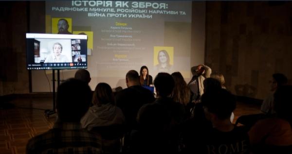 Фахова дискусія в музеї. Фото: Національний музей історії України у Другій світовій війні Фахова дискусія в музеї. Фото: Національний музей історії України у Другій світовій війні