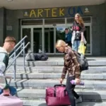 Діти з сімей захисників та сироти з Рівненщини вирушили до «Артеку»