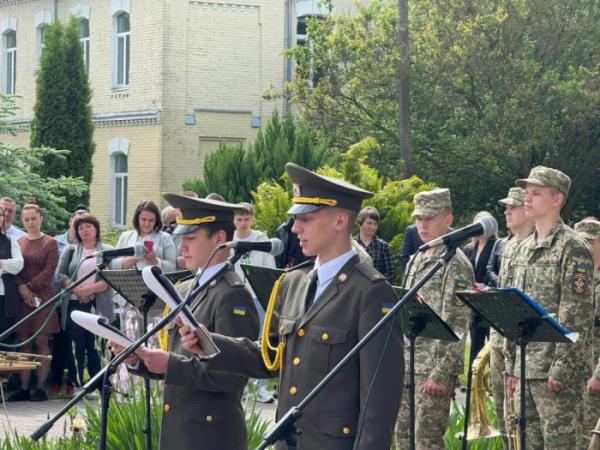 Для 63 курсантів Острозького військового ліцею востаннє пролунав святковий дзвінок3