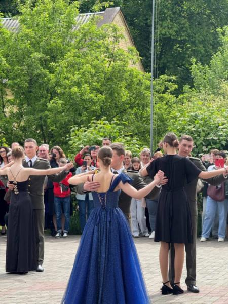 Для 63 курсантів Острозького військового ліцею востаннє пролунав святковий дзвінок1