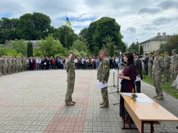 Для 63 курсантів Острозького військового ліцею востаннє пролунав святковий дзвінок9