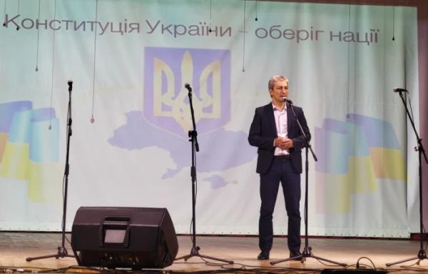 До Дня Конституції у Ковелі вручили нагороди рідним Героїв5