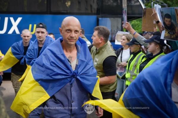Додому з російського полону повернулись моріпіхи з миколаївської 36-ї бригади5