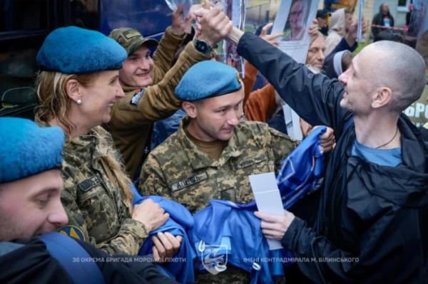 Додому з російського полону повернулись моріпіхи з миколаївської 36-ї бригади1