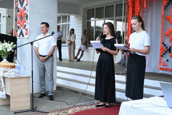 Донат замість квітів: на випускному Рожищенського ліцею №4 зібрали 5800 гривень для захисників22