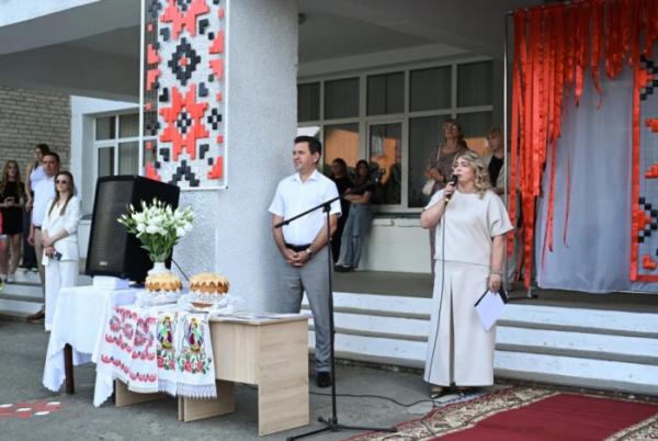 Донат замість квітів: на випускному Рожищенського ліцею №4 зібрали 5800 гривень для захисників18