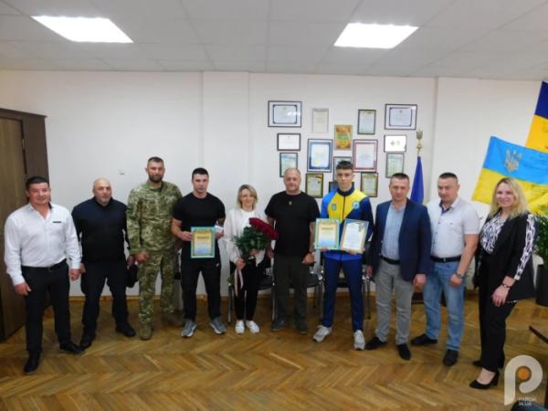Герой з гирями: юний дворазовий чемпіон світу Богдан Левчук повернувся у Зарічне після тріумфу в Італії3