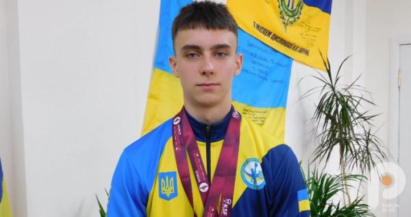 Богдан Левчук здобув дві золоті медалі на Чемпіонаті світу з гирьового спорту серед юнаків. Фото Семена Полюховича