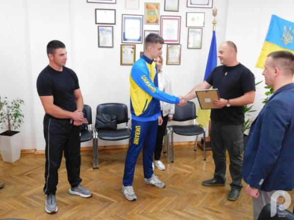 Герой з гирями: юний дворазовий чемпіон світу Богдан Левчук повернувся у Зарічне після тріумфу в Італії1