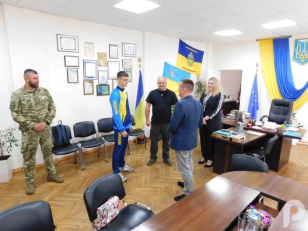 Герой з гирями: юний дворазовий чемпіон світу Богдан Левчук повернувся у Зарічне після тріумфу в Італії2