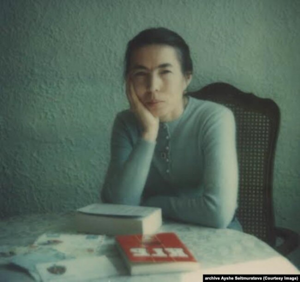 Айше Сейтмуратова. Перші роки еміграції