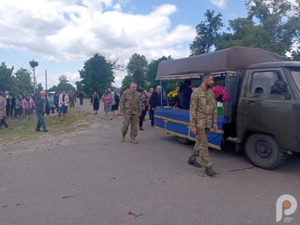 Громада попрощалася з героєм: Морочне вшанувало пам’ять Івана Полюховича8