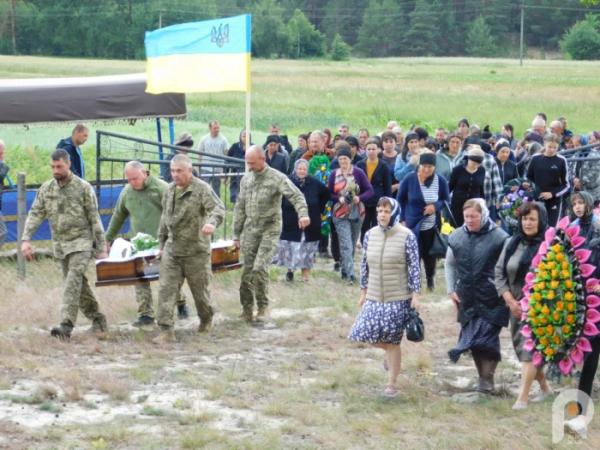 Громада попрощалася з героєм: Морочне вшанувало пам’ять Івана Полюховича4
