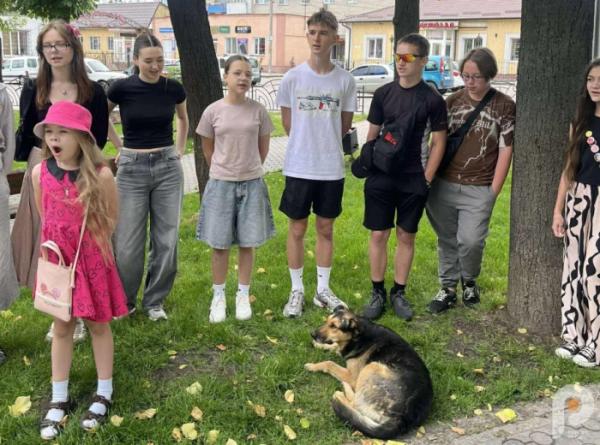 Ілюзія безпеки зруйнувалась: на Трійцю у Рожищі діти збирають гроші на ремонт авто для ЗСУ1