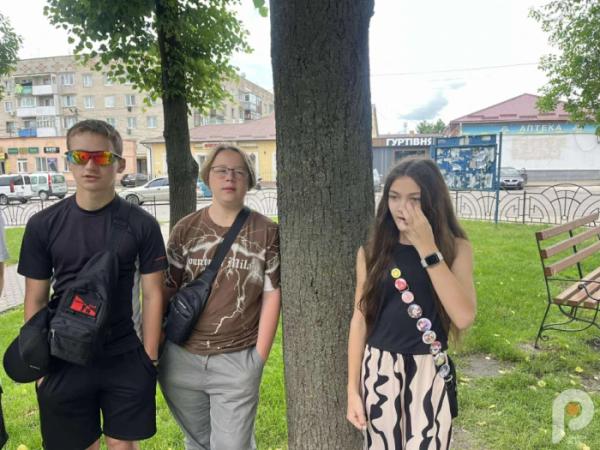 Ілюзія безпеки зруйнувалась: на Трійцю у Рожищі діти збирають гроші на ремонт авто для ЗСУ5