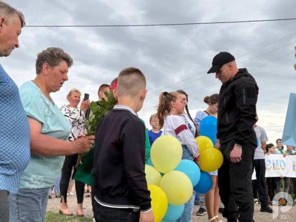 Іванівка та Горішнє зустріли звільненого з полону захисника8