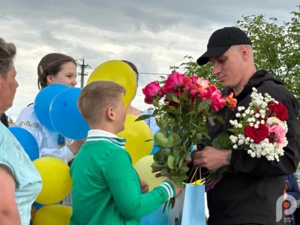 Іванівка та Горішнє зустріли звільненого з полону захисника10