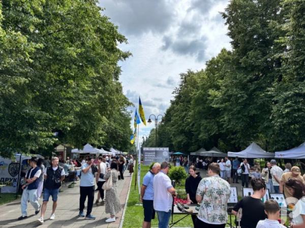 «Я зміг – і ти зможеш»: у Луцьку ветерани та їхні родини презентували бізнеси на ярмарку22