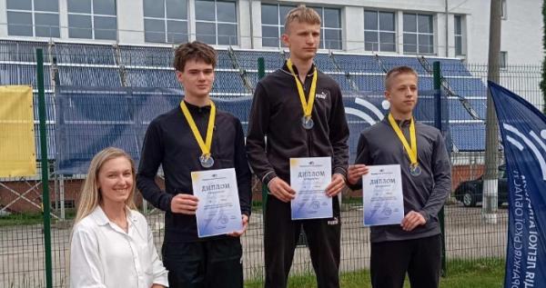 Юні волиняни десять разів піднімалися на п’єдестал чемпіонату України в Івано-Франківську. Фото зі сторінки ВОШВСМ