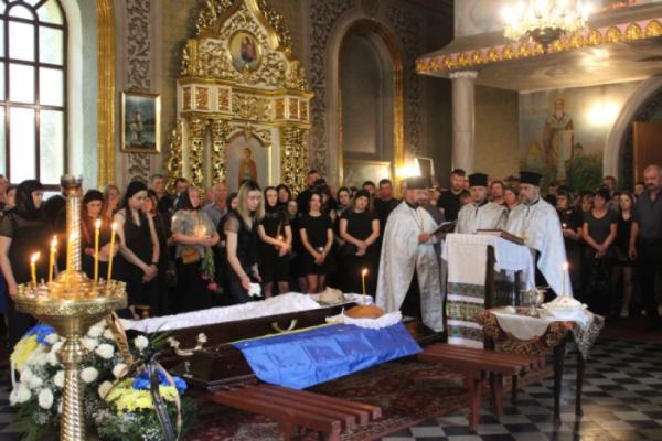 Луцьк попрощався з військовослужбовцем Дмитром Свириденком12