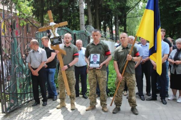 Луцьк попрощався з військовослужбовцем Дмитром Свириденком10