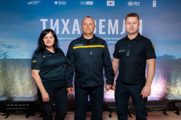 Миколаївський надзвичайник став одним з героїв документального фільму про розмінування в Україні «Тиха земля»1
