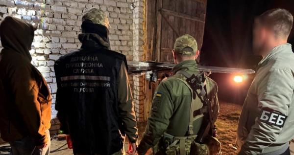 Молодики з Турійської громади намагалися дроном переправити цигарки до Польщі