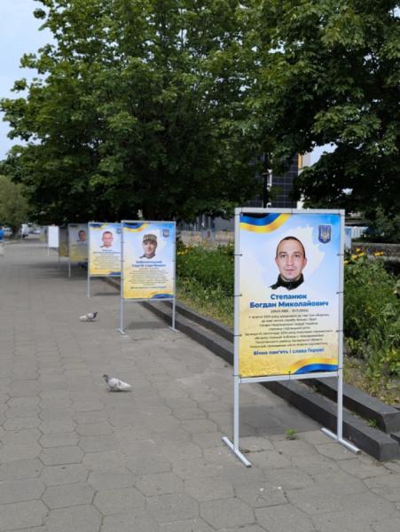 На бульварі у Ковелі повернули Алею пам’яті Героїв8