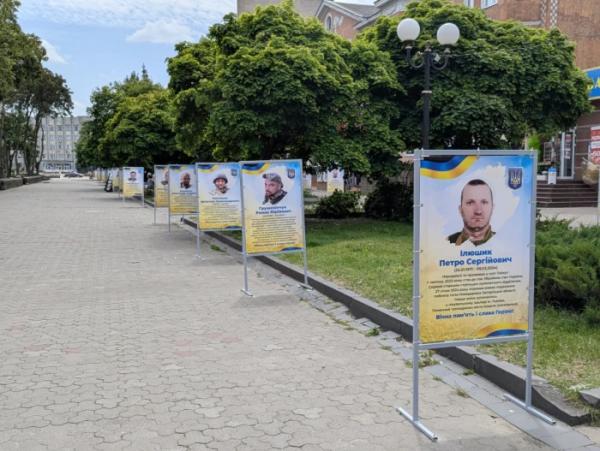 На бульварі у Ковелі повернули Алею пам’яті Героїв13