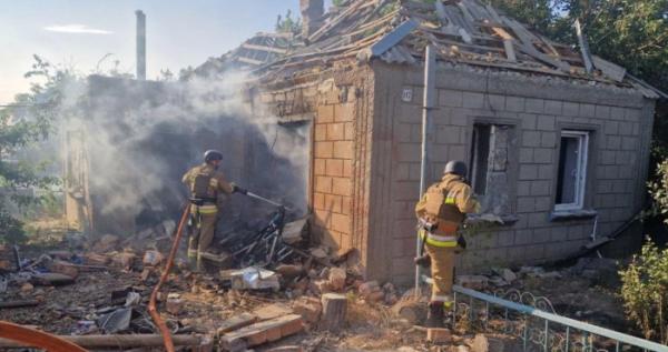 Вогнеборці ліквідують наслідки масованого обстрілу по Очакову