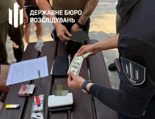 На Одещині ДБР затримало правоохоронця, який разом із матір’ю переправляв ухилянтів до Молдови2
