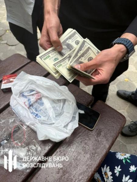 На Одещині ДБР затримало правоохоронця, який разом із матір’ю переправляв ухилянтів до Молдови3