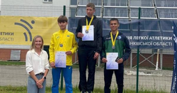 На Рівненщину приїхали нагороди Чемпіонату України з легкої атлетики серед юнаків і дівчат. Фото зі сайту ОСЛ Костополя