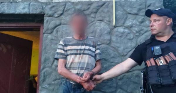 На Закарпатті поліція затримала 59-річного зловмисника, який підозрюється в умисному вбивстві свого сина