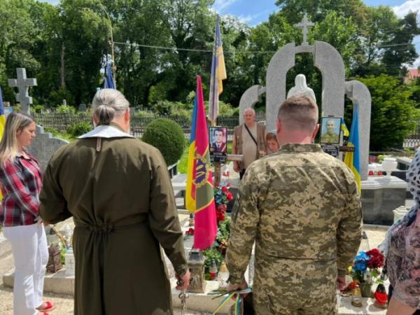 На Закарпатті вшанували пам'ять полеглого захисника України Андрія Поляка1