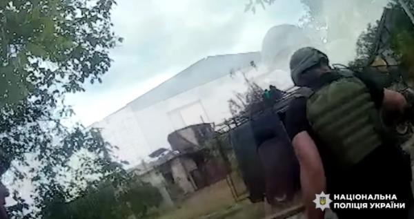 Скриншот відео з камер поліцейських