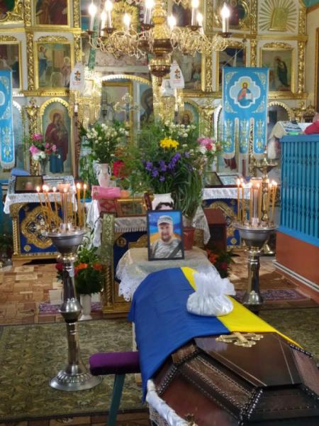 Прапори, квіти і сльози: Старовижівська громада вклонилася полеглому воїнові Сергію Сливці5