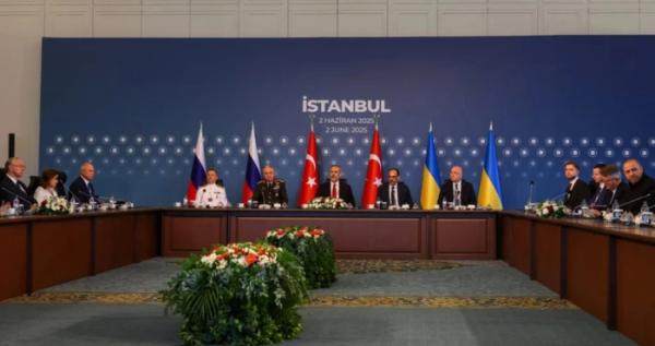 Російська, турецька та українська делегації на переговорах у Стамбулі, 2 червня 2025 року