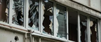 Ракетний удар по Миколаєву: у житлових будинках вибити вікна