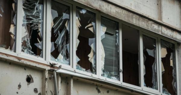 У Миколаєві через нічну ракетну атаку у житлових будинках вибито вікна та шибки. Ілюстративне фото