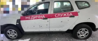 Росіяни знову атакували медичний транспорт в Херсоні: водій загинув, медики травмовані