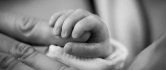 Тіло знайшли сусіди: мешканку Ужгородщини судили за смерть немовляти