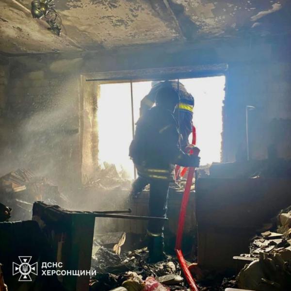 У Херсоні росіяни влучили у багатоповерхівку: одна людина загинула2