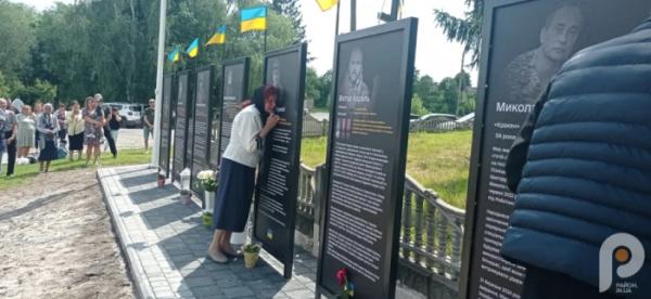 У Хорові відкрили Алею слави та пам’яті, присвячену односельцям15