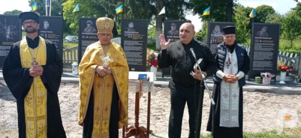 У Хорові відкрили Алею слави та пам’яті, присвячену односельцям12
